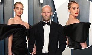 Bạn gái vai trần sexy đẹp đôi bên 'Người vận chuyển' Jason Statham