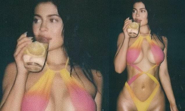 Kylie Jenner khoe ba vòng cực nóng bỏng với áo tắm cắt khoét táo bạo