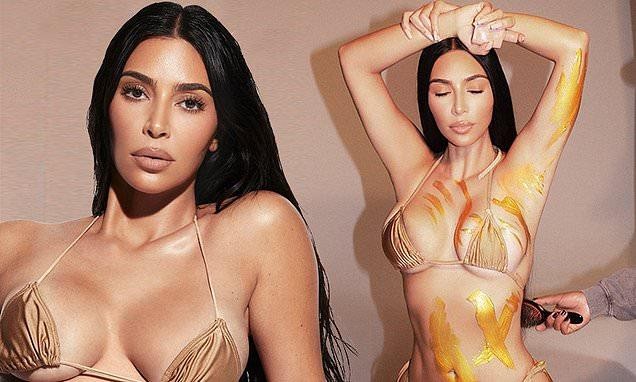Kim Kardashian tung ảnh bikini siêu bé giữa tin đồn tái hợp Kanye West