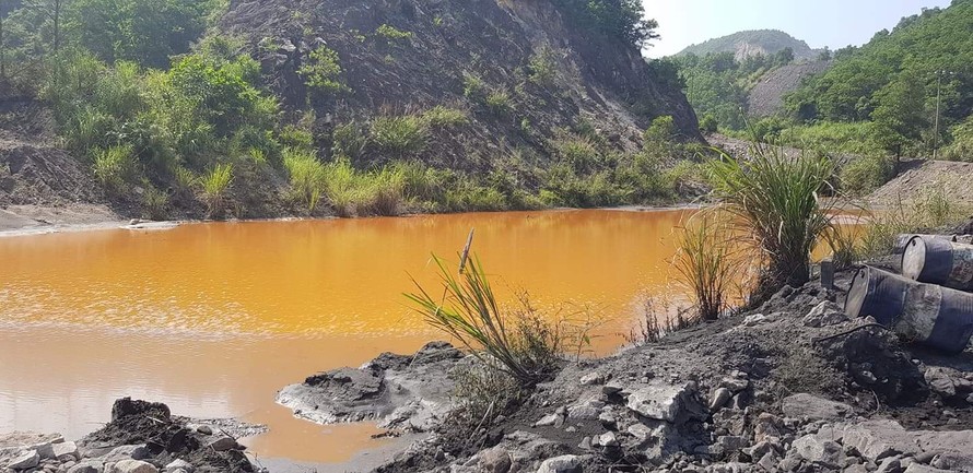 Vụ nước thải chứa kim loại đổ ra vịnh Hạ Long: Doanh nghiệp đổ lỗi Bộ Tài nguyên