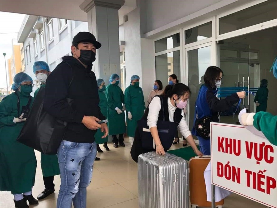 Trực tiếp bên trong bệnh viện cách ly đặc biệt hơn 300 người về từ Trung Quốc