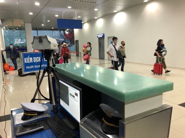 Phân loại, cách ly ngay hành khách trên chuyến bay từ Hàn Quốc về sân bay Cát Bi (Hải Phòng)