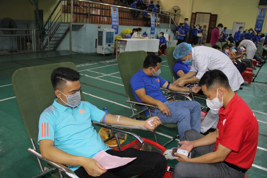 Hàng trăm đoàn viên Tập đoàn Than TKV hiến máu tình nguyện 