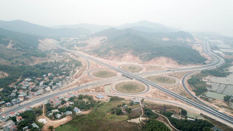 Cận cảnh nút giao thông hơn 400 tỷ sắp hoàn thành nơi cửa ngõ Hạ Long