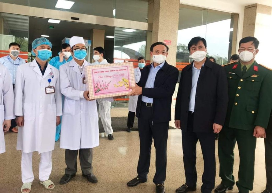Quảng Ninh cử 200 nhân viên y tế hỗ trợ tỉnh Bắc Giang chống dịch
