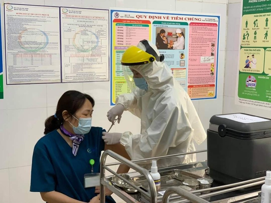 Quảng Ninh: Quyết tâm đến 20/9 hoàn thành 100% tiêm vắc xin phòng COVID-19 mũi 1