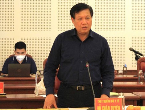 Thứ trưởng Bộ Y tế Đỗ Xuân Tuyên phát biểu chỉ đạo tại buổi làm việc.