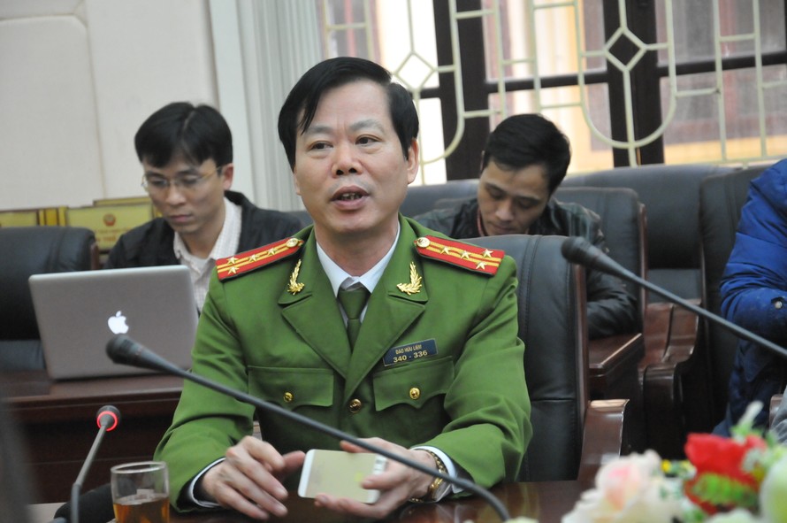 Đại tá Đào Hữu Liêm, Phó giám đốc Công an tỉnh trả lời báo chí chiều 20/3. Ảnh: Tuấn Nguyễn