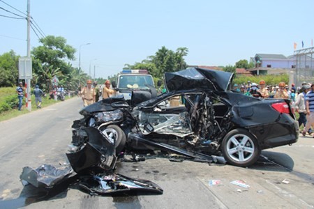 Vụ tai nạn nghiêm trọng ở làm nhiều người chết và bị thương ở Đà Nẵng.