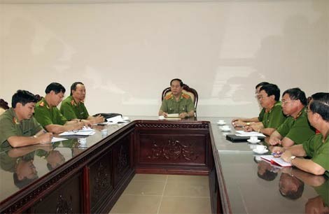 Đại tướng Trần Đại Quang, Ủy viên Bộ Chính trị, Bộ trưởng Bộ Công an chỉ đạo tập trung lực lượng điều tra, khám phá vụ án nhanh nhất.