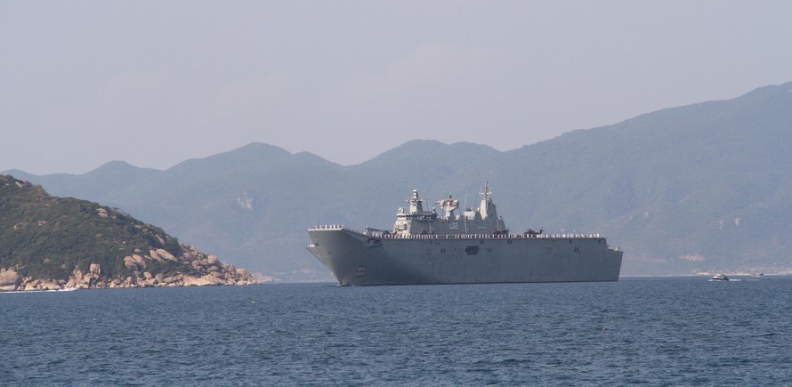 Hai tàu Hải quân Hoàng gia Australia thăm Cảng Quốc tế Cam Ranh