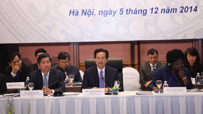 Thủ tướng Nguyễn Tấn Dũng trực tiếp ghi nhận những khuyến nghị của đối tác và nhà tài trợ tại Diễn đàn VDPF 2014. Ảnh: Lê Anh Dũng.