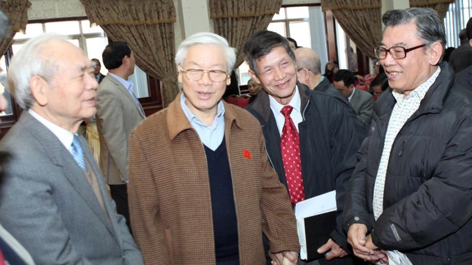 Tổng Bí thư trao đổi với các cử tri Hà Nội ngày 6/12.