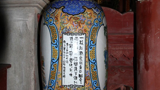 Đã di dời đôi lục bình chép thơ không phù hợp tại chùa Vân Tiêu.