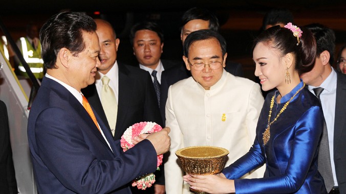Lễ đón Thủ tướng Nguyễn Tấn Dũng tại sân bay quân sự Don Mueang. Ảnh: TTXVN.