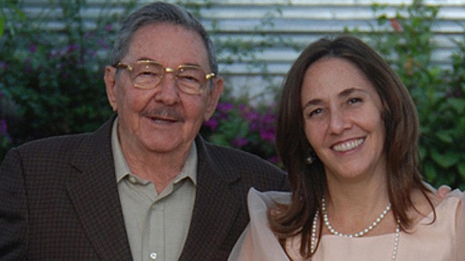 Một bức ảnh hiếm chụp Chủ tịch Cuba Raul Castro và con gái Mariela Castro. Nguồn: CNN.