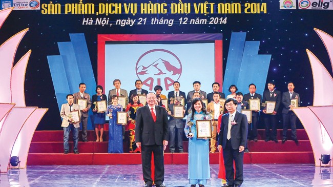 AIA Việt Nam nhận danh hiệu Sản phẩm - Dịch vụ hàng đầu Việt Nam 2014.