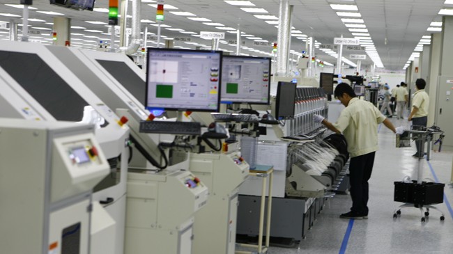 Dây chuyền sản xuất trong nhà máy Samsung tại Việt Nam. Ảnh: Hồng Vĩnh.