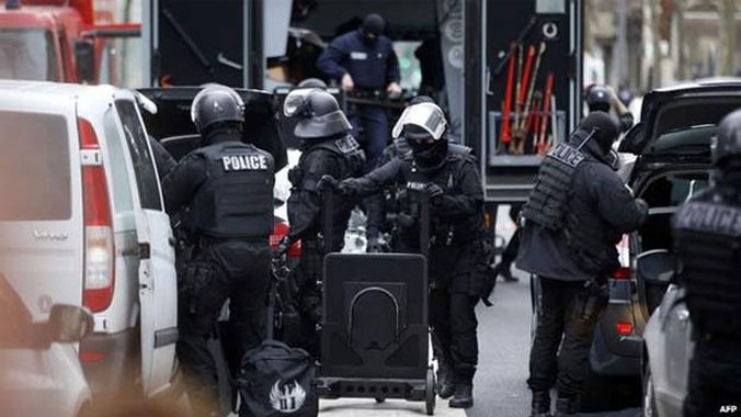 Hiện trường vụ bắn chết nữ cảnh sát Paris sáng 8/1. Ảnh: Getty Images.