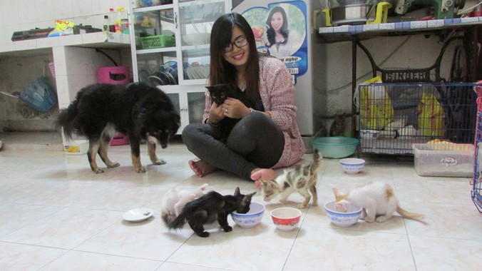 Nhà của Trần Thị Phương Thúy (22 tuổi, thành viên của đội) đang lưu giữ 1 chú chó, 2 mèo mẹ, 5 mèo con. Sau khi chăm chúng khỏe mạnh Thúy sẽ tìm chủ nhận chúng về nuôi.
