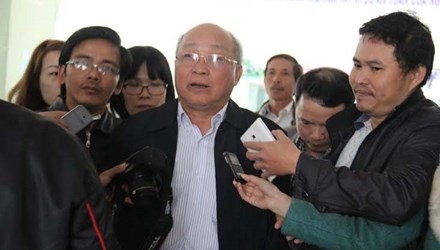 Ông Nguyễn Quốc Triệu trả lời báo chí.