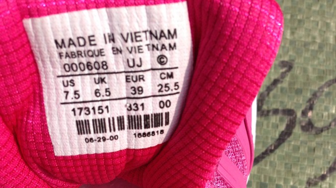 Giày dép xuất xứ Trung Quốc gắn mác made in Vietnam.