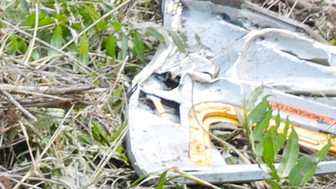 Các mảnh vỡ xác trực thăng được tìm thấy nhiều nơi. Ảnh CTV.