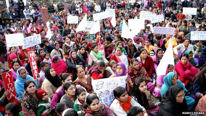 Người dân Ấn Độ biểu tình phản đối vụ hiếp dâm mới nhất. Ảnh: Manoj Dhaka.