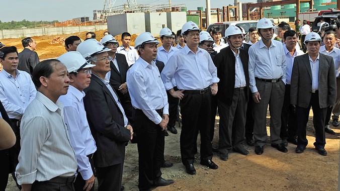 Thủ tướng Chính phủ Nguyễn Tấn Dũng làm việc với Tập đoàn công nghiệp Than khoáng sản Việt Nam tại nhà máy alumin Nhân Cơ. Ảnh: Trọng Đạt.