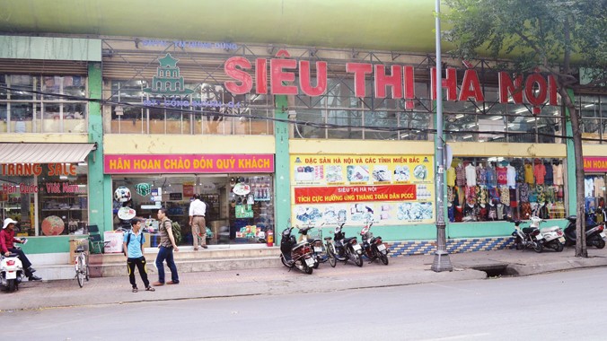 Siêu thị Hà Nội trên đường Cống Quỳnh.