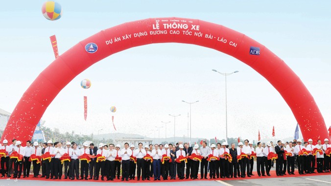 Lễ thông xe toàn tuyến cao tốc Nội Bài - Lào Cai.
