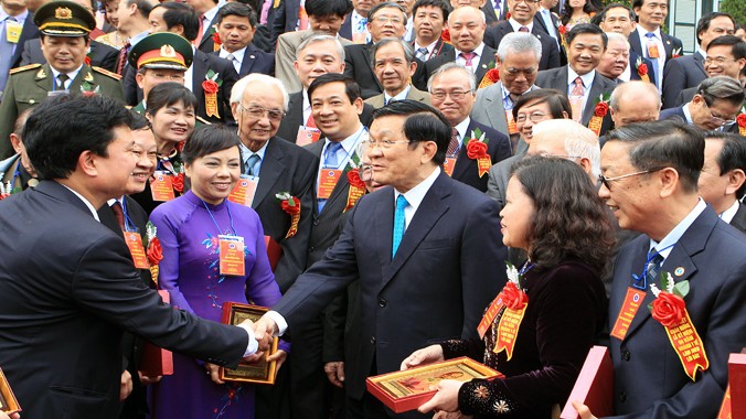 Chủ tịch nước Trương Tấn Sang gặp mặt thân mật 130 đại biểu tiêu biểu xuất sắc của ngành y tế ngày 27/2. Ảnh: Nguyễn Khang TTX.