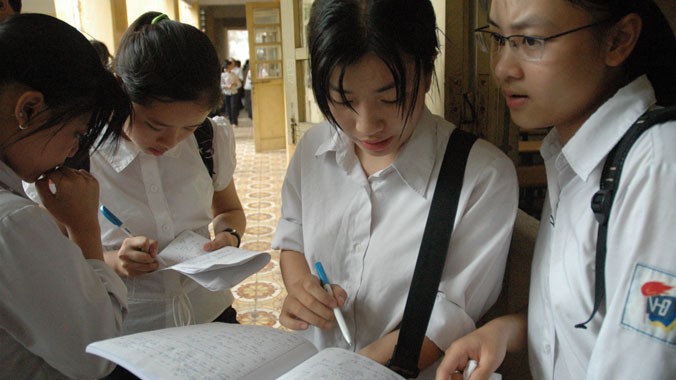 Học sinh trường THPT Việt Đức, Hà Nội trước kỳ thi quốc gia. Ảnh: Hồng Vĩnh.