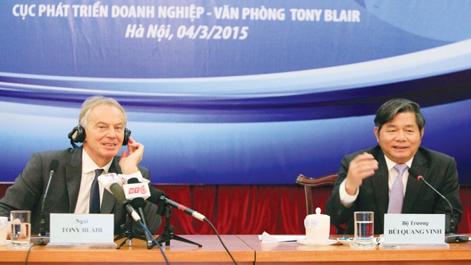 Ông Tony Blair và Bộ trưởng Bộ KH&ĐT Bùi Quang Vinh tại buổi hội thảo . Ảnh: L.H.V.