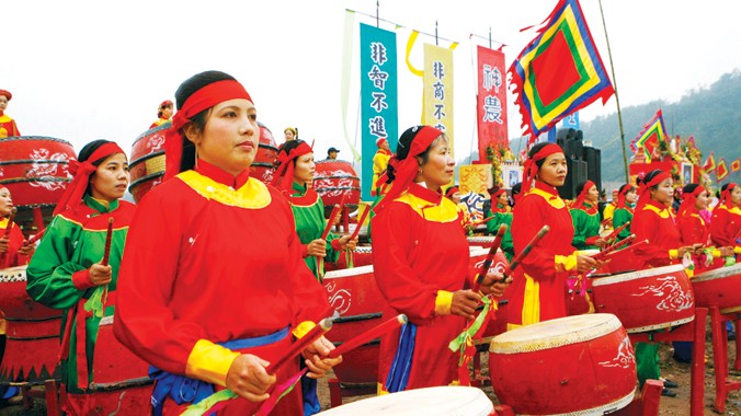 Dàn trống hội Đọi Tam của lễ hội Tịch Điền, ngày hội xuống đồng đầu năm của nhân dân Hà Nam. Ảnh: Hồng Vĩnh.