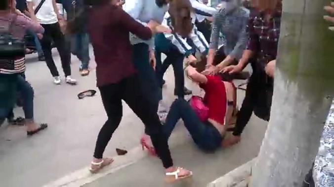 Một vụ đánh nhau hội đồng của nữ sinh ở Bãi Cháy, Quảng Ninh năm 2014.