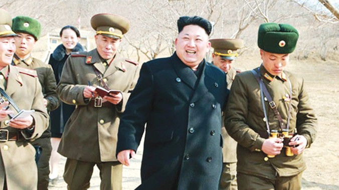 Nhà lãnh đạo Triều Tiên Kim Jong-un thị sát một căn cứ quân sự hôm 12/3. Ảnh: Chosul Ilbo.