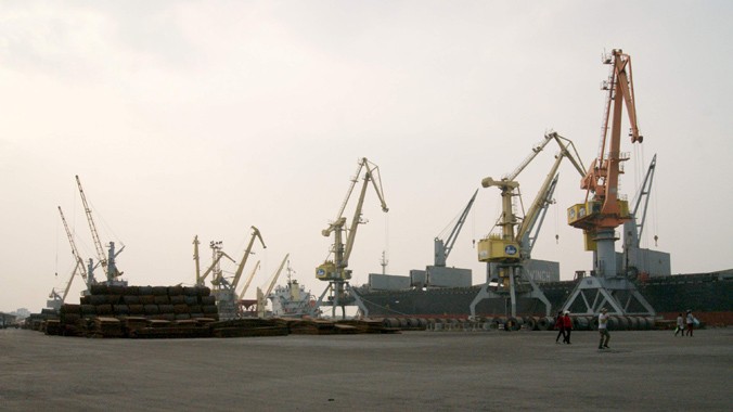 Đang làm ăn hiệu quả thấp, nhưng Cảng Hải Phòng được nhiều tư nhân muốn mua để đầu tư. Ảnh: Lê Hữu Việt.