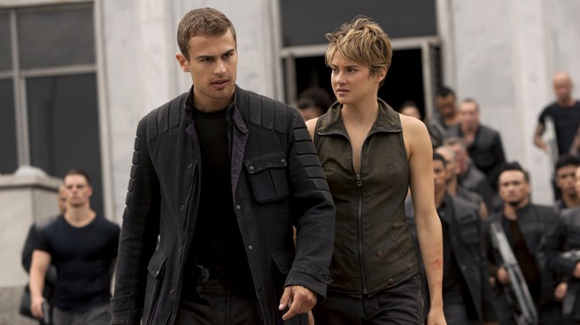 Hai nhân vật chính trong phim Insurgent.