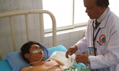Bệnh nhân Hà Minh Tuấn đã qua cơn nguy kịch. Ảnh: Nhân dân