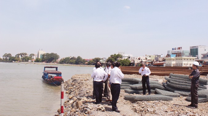 Việc lấn sông Đồng Nai được tạm dừng từ hôm 28/3.