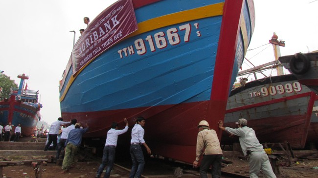 TT-Huế: Hạ thủy tàu cá vỏ gỗ lớn nhất