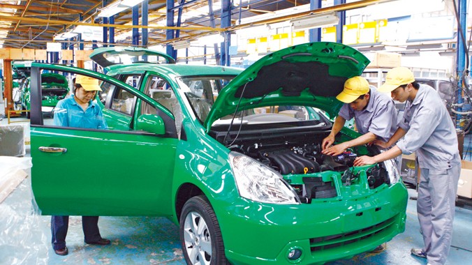 Hoạt động lắp ráp ô tô của Công ty ô tô Hòa Bình, thành viên của Tổng Công ty công nghiệp ô tô Việt Nam. Ảnh: Hồng Vĩnh.
