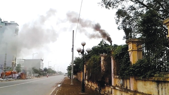 Một lò đốt rác thải y tế hoạt động trên địa bàn thành phố Hà Nội. Ảnh chụp tháng 7/2014. Ảnh: Hải Trần.