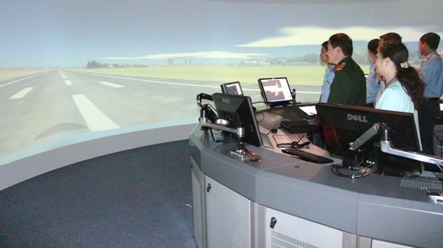 Các lực lượng tham gia diễn tập ứng phó hàng không tại Cty Quản lý bay miền Nam - Phòng SIM giả định