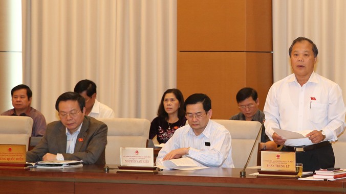 Báo cáo của UB TVQH do Chủ nhiệm Ủy ban Pháp luật Phan Trung Lý trình bày tại hội nghị khẳng định: Phương án một chưa đáp ứng yêu cầu phải đổi mới mạnh mẽ về tổ chức và hoạt động của chính quyền địa phương.