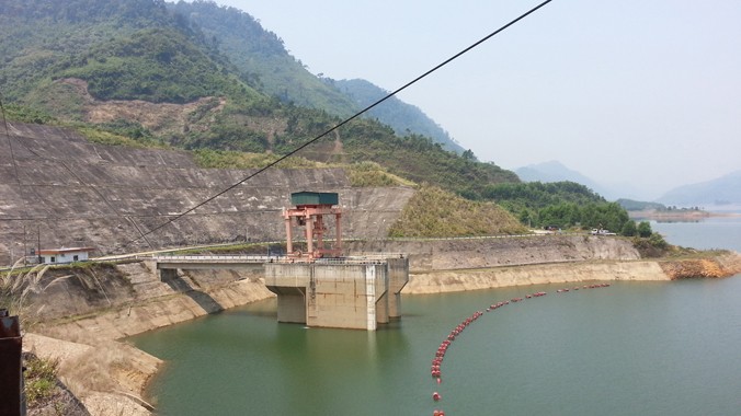 Hồ thủy điện nhà máy A Vương bị hụt mực nước tới 10 m so với năm 2014.