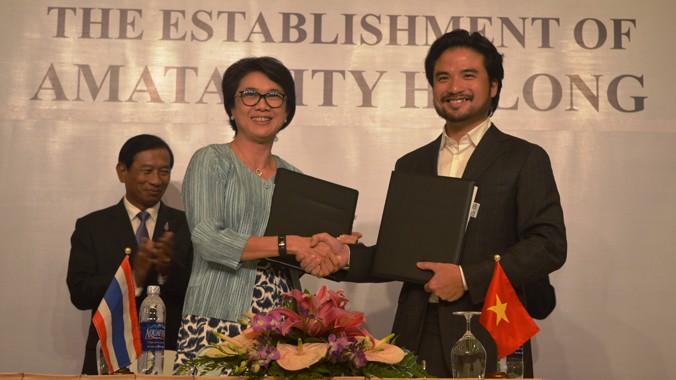 Đại diện hai tập đoàn ký kết thành lập liên doanh giữa tập đoàn Tuần Châu và tập đoàn Amata.