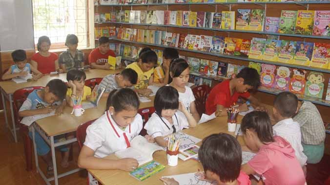 Phòng đọc đa năng Nhà sách Tiền Phong Hải Phòng trao tặng cho Làng nuôi dạy trẻ mồ côi Hoa Phượng, Hải Phòng.