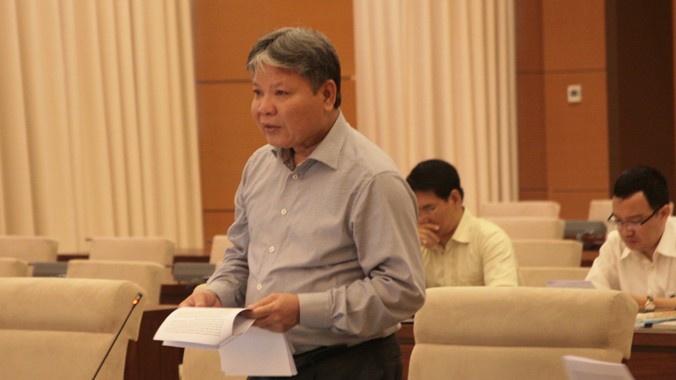 Bộ trưởng Tư pháp Hà Hùng Cường phát biểu tại phiên họp.
